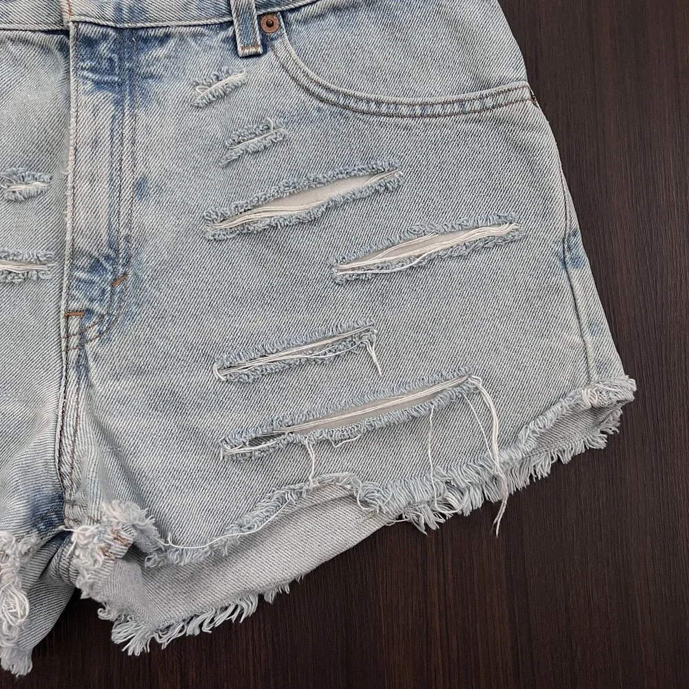 Vintage Women's Levi's 550 relaxed cutoff denim shorts size 11 jr. - Mexico